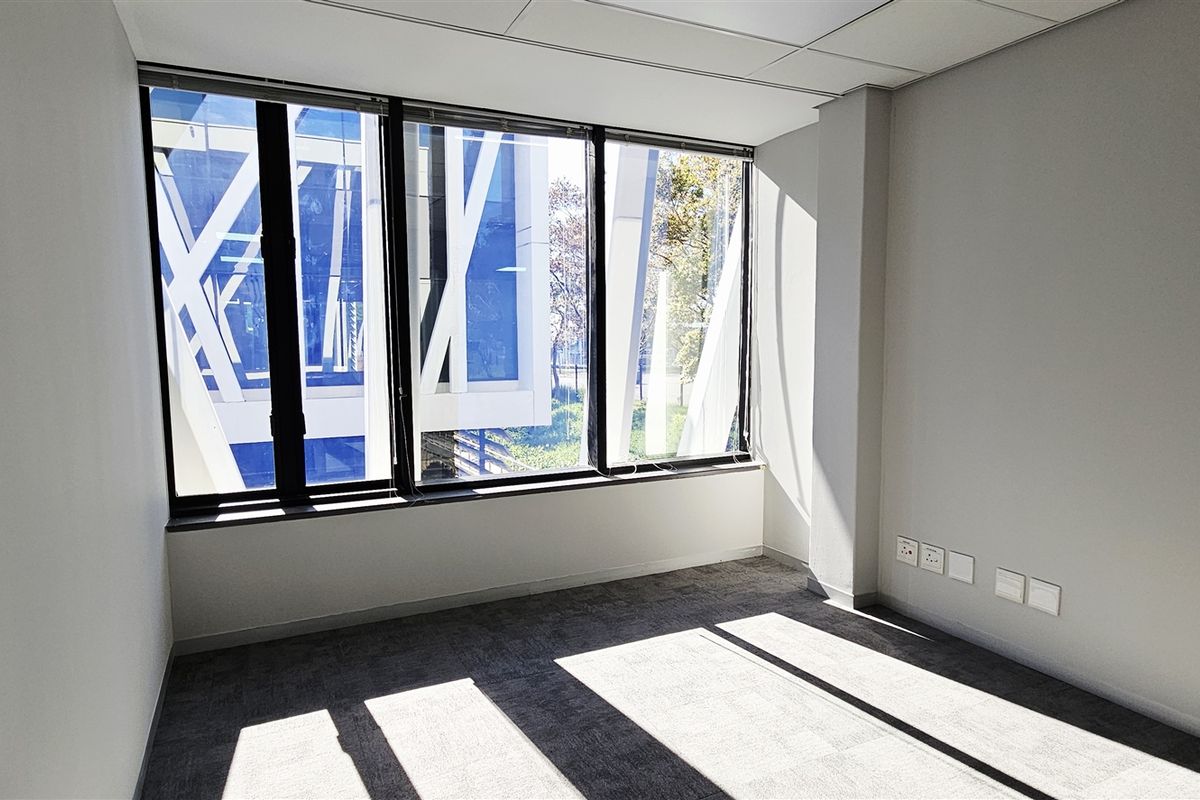 Office space to let in 2929 on Nicol - Photo 4