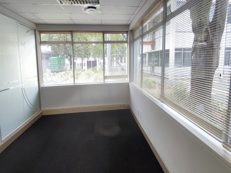 937.6sqm Offices to let in Illovo - Photo 10
