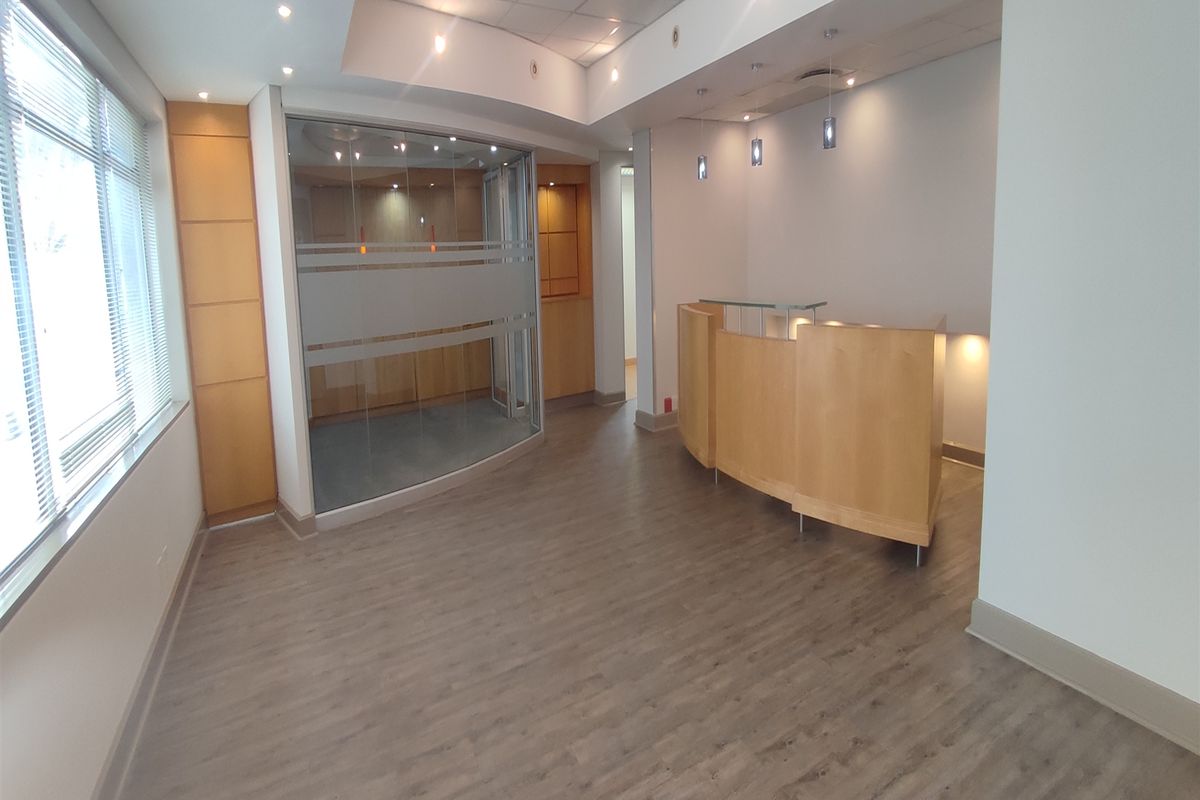 937.6sqm Offices to let in Illovo - Photo 2
