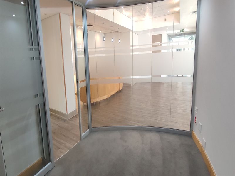 937.6sqm Offices to let in Illovo - Photo 4