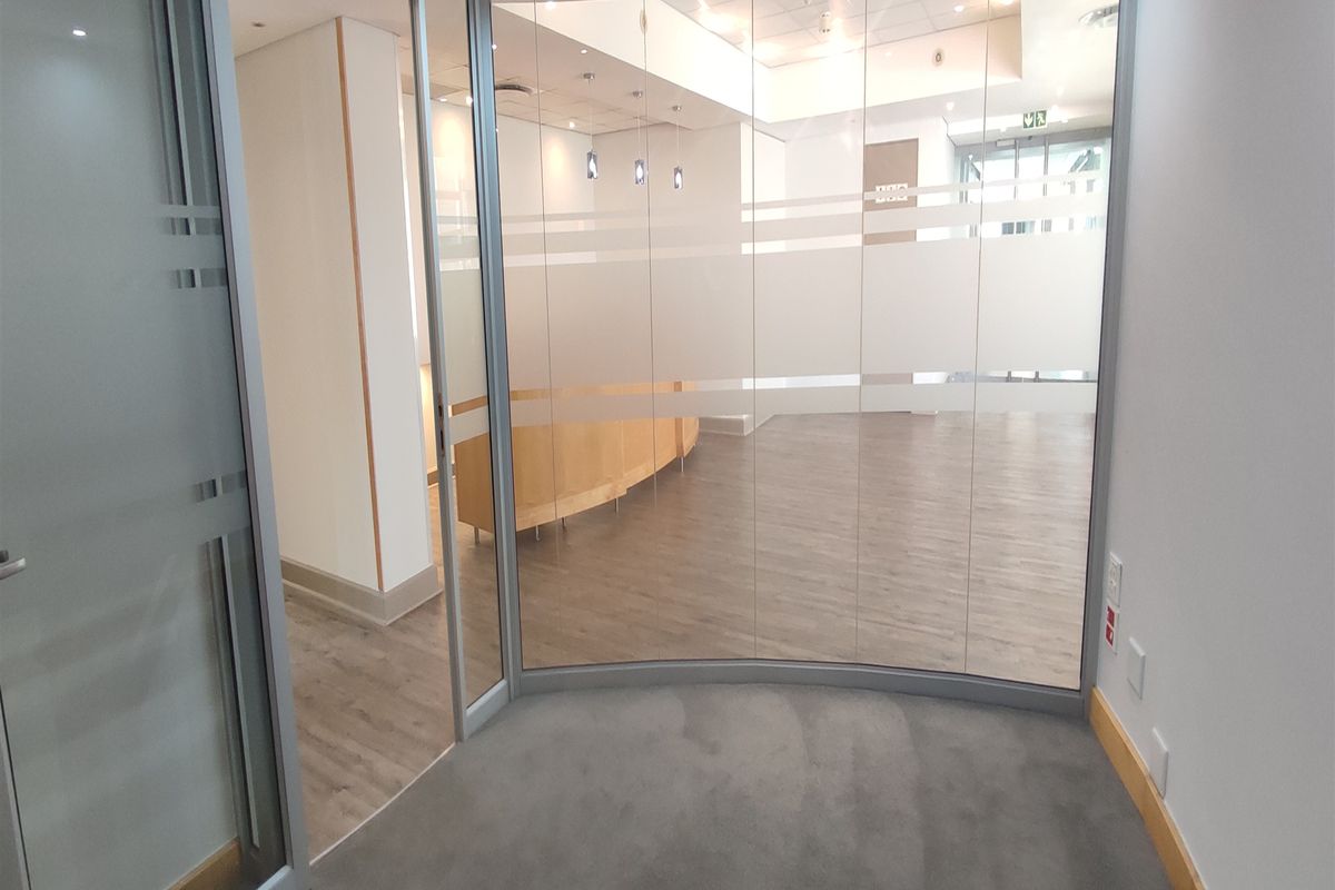 937.6sqm Offices to let in Illovo - Photo 4