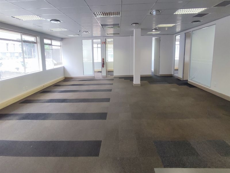 937.6sqm Offices to let in Illovo - Photo 9