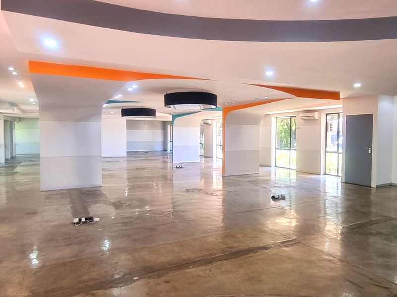 Open plan space to let in Woodmead Office Park - Photo 8