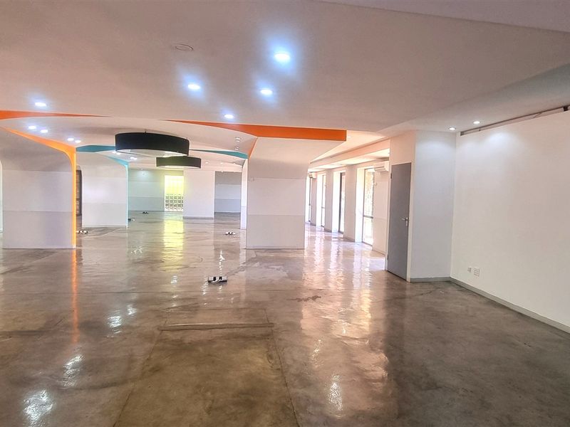 Open plan space to let in Woodmead Office Park - Photo 7
