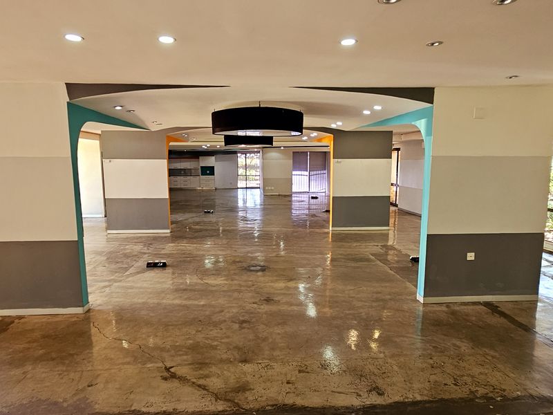 Open plan space to let in Woodmead Office Park - Photo 6