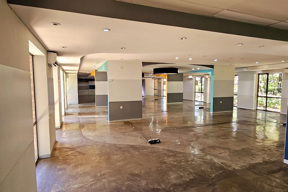 Open plan space to let in Woodmead Office Park - Photo 5
