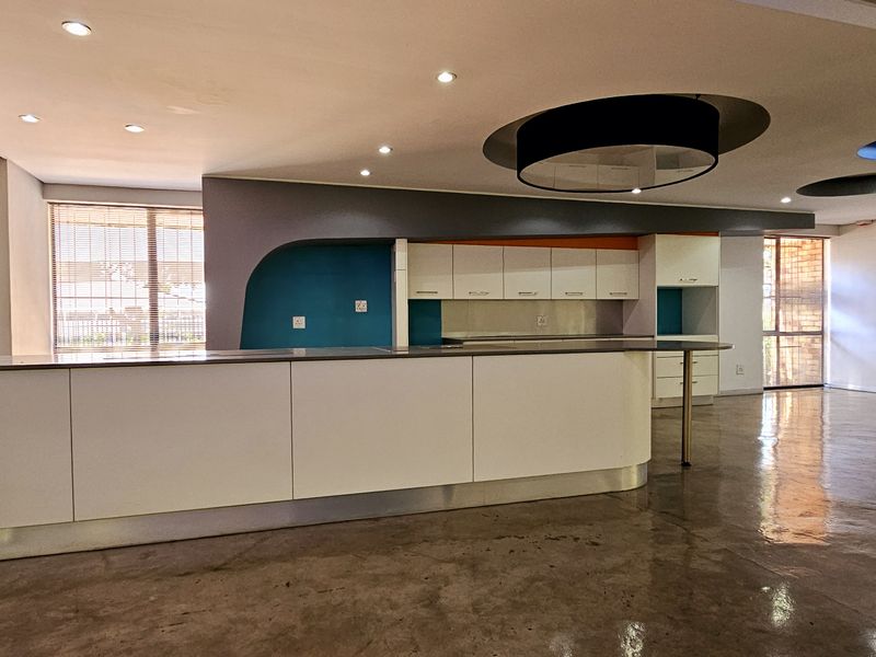 Open plan space to let in Woodmead Office Park - Photo 4