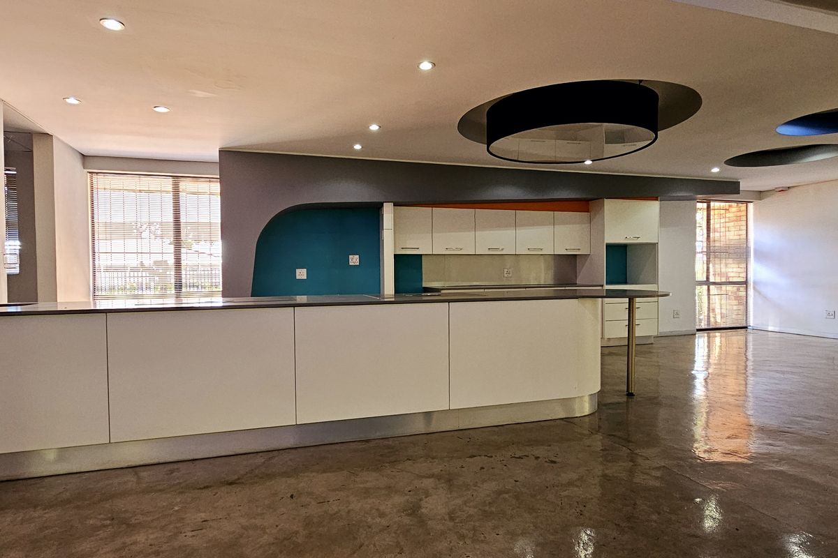 Open plan space to let in Woodmead Office Park - Photo 4