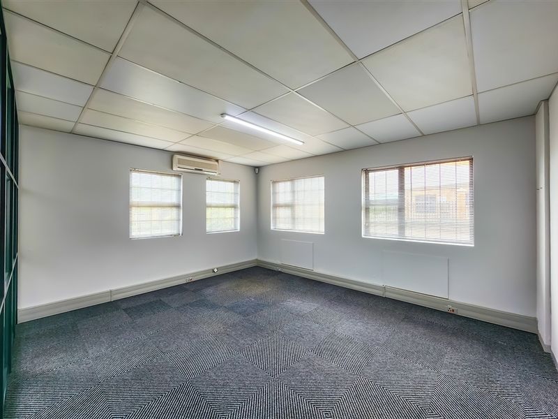 262m2 Ground Floor Office to let in Allen's Nek - Photo 7