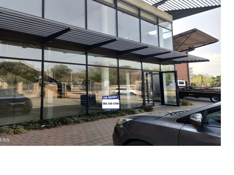 954m2  Warehouse  - TO LEASE - Photo 2