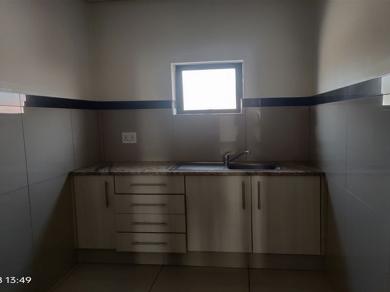 954m2  Warehouse  - TO LEASE - Photo 10