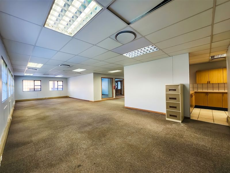 262m2 A-Grade Office to let in Allen's Nek - Photo 10