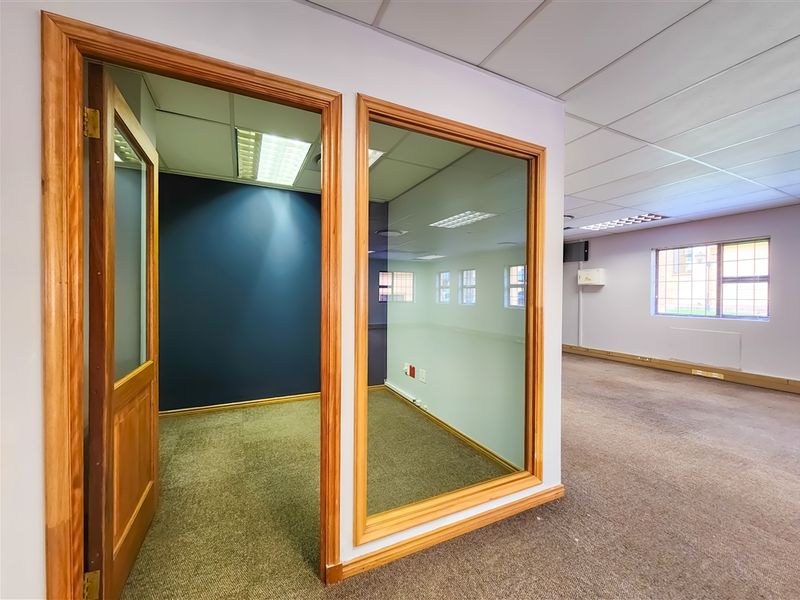262m2 A-Grade Office to let in Allen's Nek - Photo 8