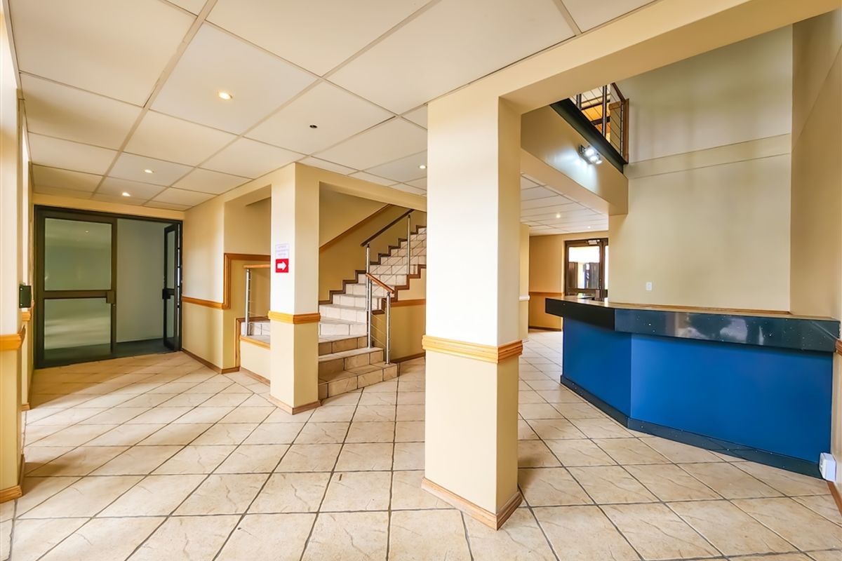 524m2 Ground Floor Office to let in Allen's Nek - Photo 5