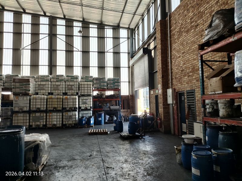 1115m2  Warehouse  - TO LEASE or FOR SALE AT R10 369 500.00 plus vat - Photo 9
