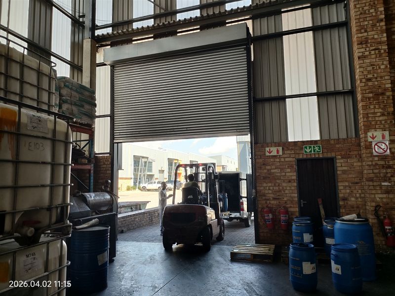 1115m2  Warehouse  - TO LEASE or FOR SALE AT R10 369 500.00 plus vat - Photo 7