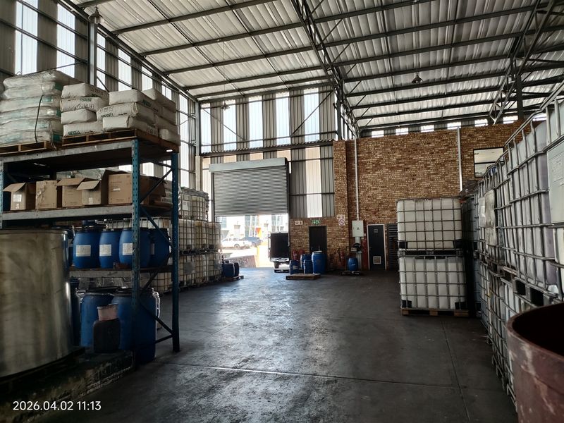 1115m2  Warehouse  - TO LEASE or FOR SALE AT R10 369 500.00 plus vat - Photo 6