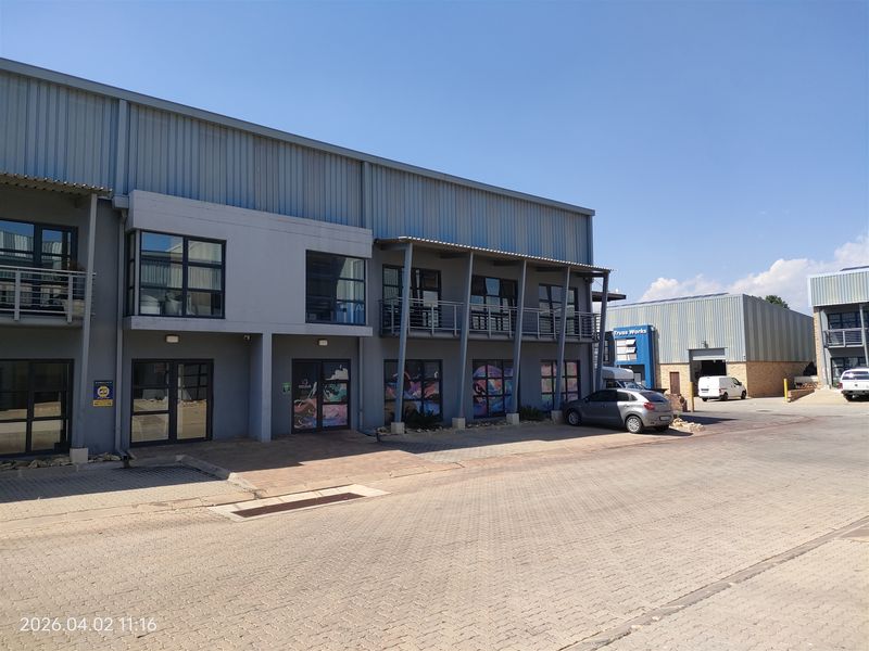 1115m2  Warehouse  - TO LEASE or FOR SALE AT R10 369 500.00 plus vat - Photo 1
