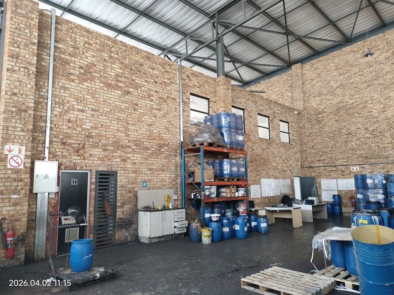 1115m2  Warehouse  - TO LEASE or FOR SALE AT R10 369 500.00 plus vat - Photo 3