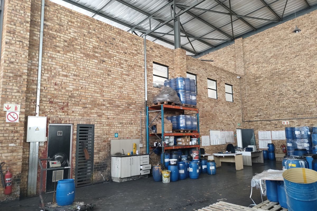 1115m2  Warehouse  - TO LEASE or FOR SALE AT R10 369 500.00 plus vat - Photo 3
