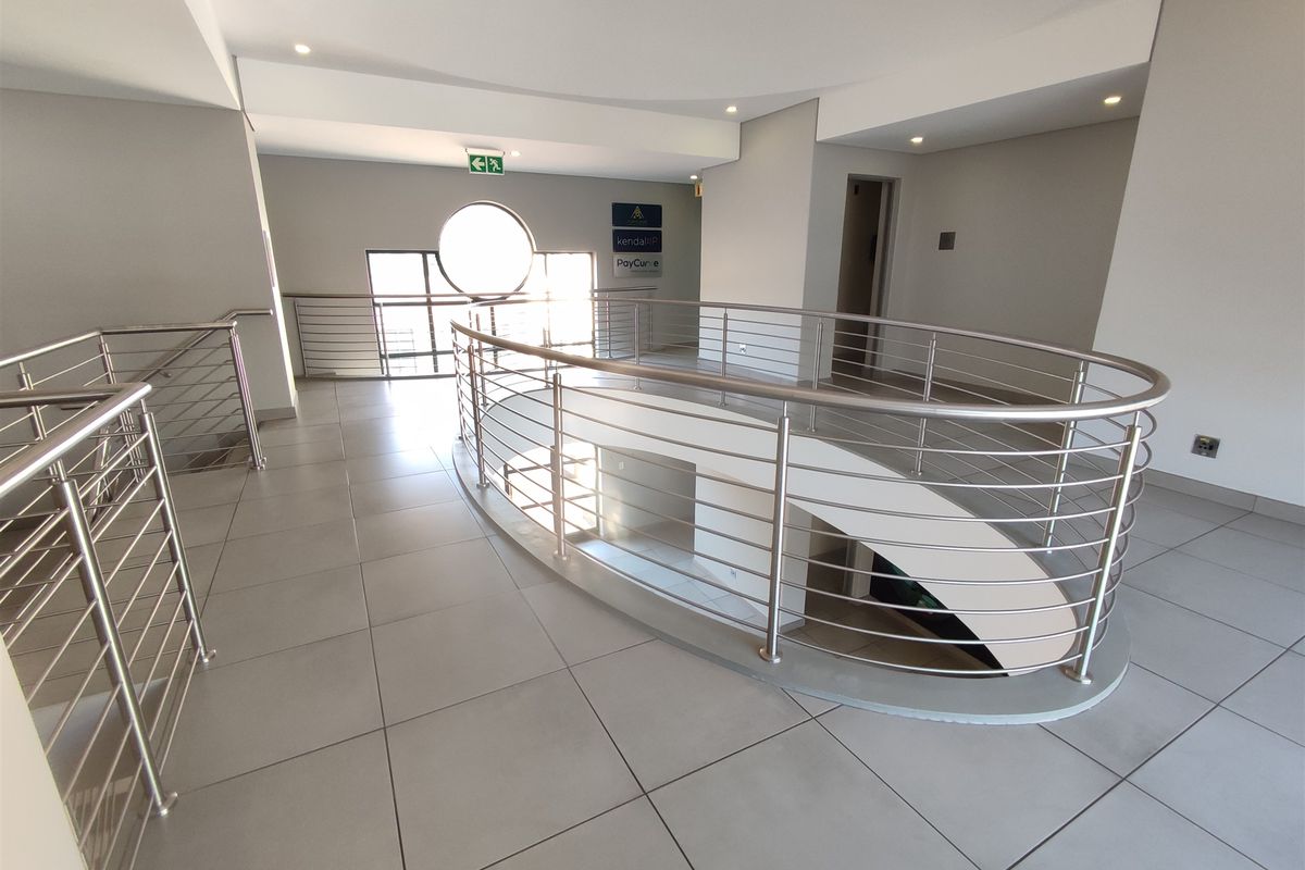 162.7sqm Offices to let in Dunkeld - Photo 2
