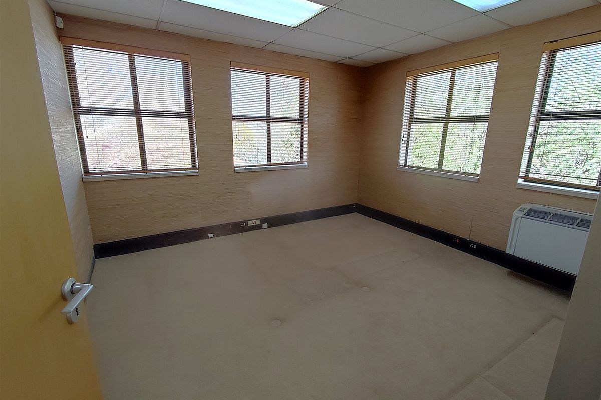 162.7sqm Offices to let in Dunkeld - Photo 5