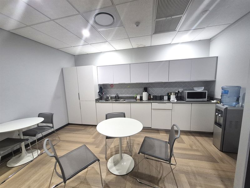 475.87sqm Offices to let in Rosebank - Photo 10