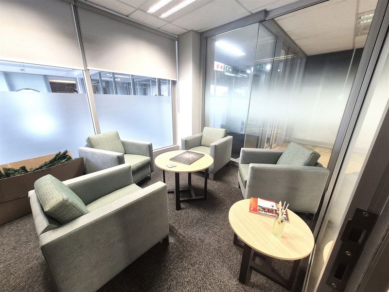 475.87sqm Offices to let in Rosebank - Photo 3