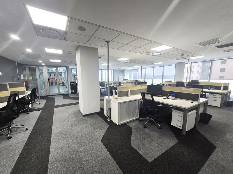 475.87sqm Offices to let in Rosebank - Photo 9
