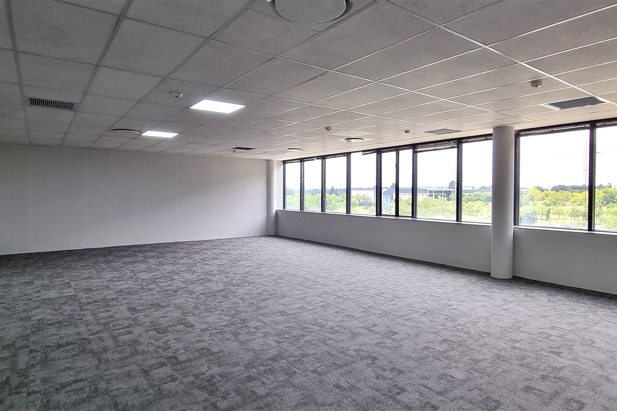 Office space to let in Woodmead North - Photo 5