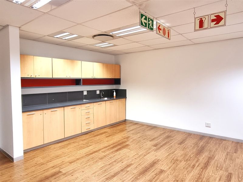 Office space to let in Ballyoaks Office Park - Photo 10
