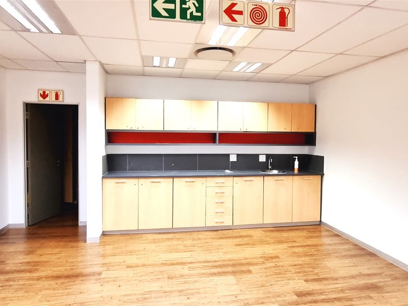 Office space to let in Ballyoaks Office Park - Photo 5