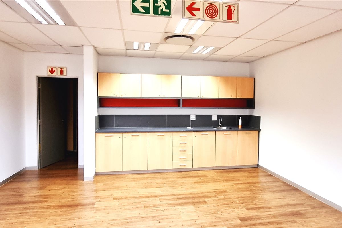 Office space to let in Ballyoaks Office Park - Photo 5