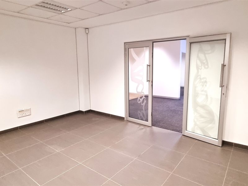 Office space to let in Ballyoaks Office Park - Photo 4