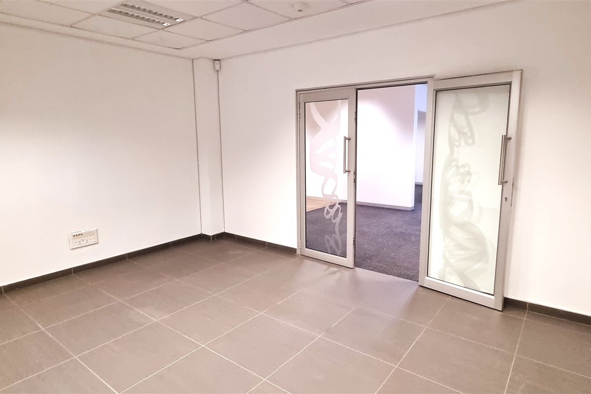 Office space to let in Ballyoaks Office Park - Photo 4