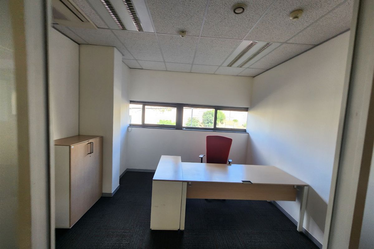 1082.1sqm Office to let in Sandton - Photo 4