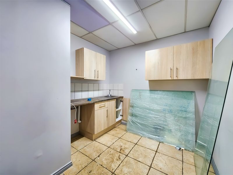 262m2 First Floor Office to let in Allen's Nek - Photo 10
