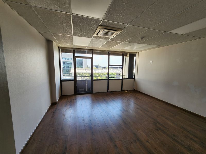 712.3sqm Offices to let in Sandton - Photo 7