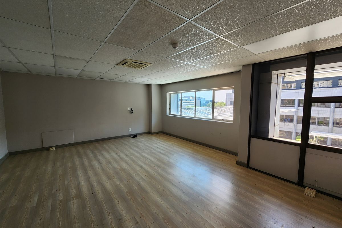 712.3sqm Offices to let in Sandton - Photo 3