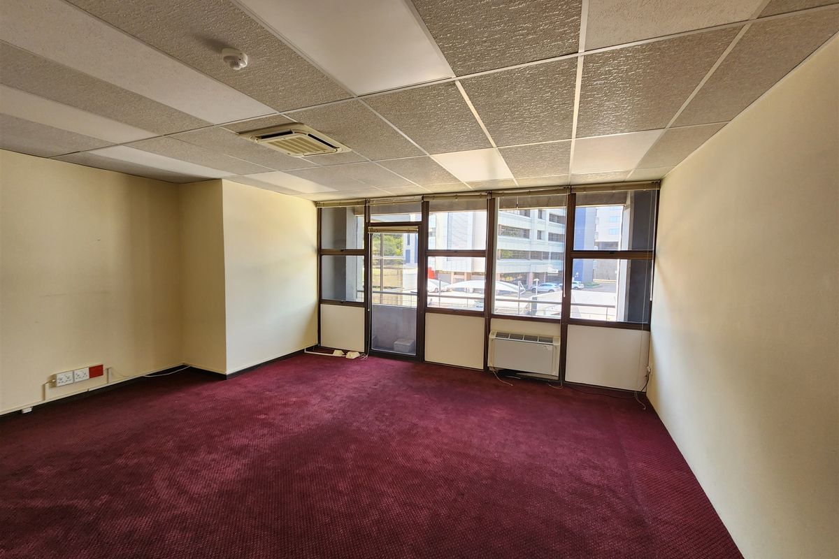 712.3sqm Offices to let in Sandton - Photo 5