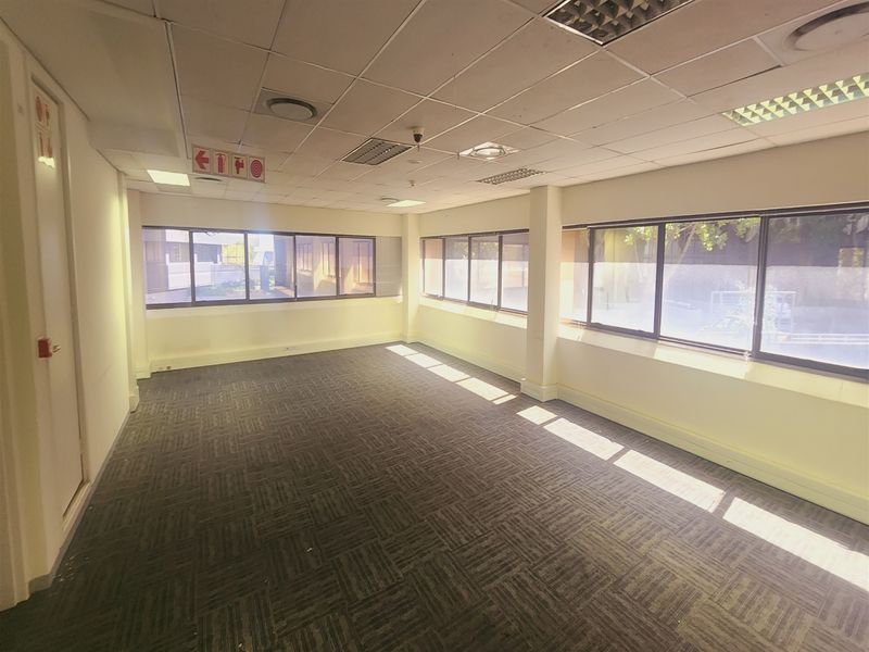 1604.3sqm Offices to let in Sandown, Sandton - Photo 10
