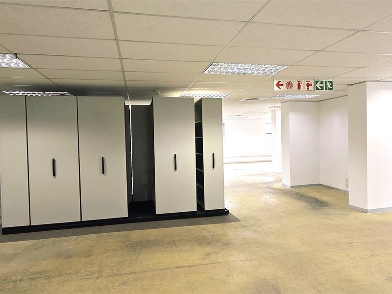 Office space to let in The Woodlands - Photo 10