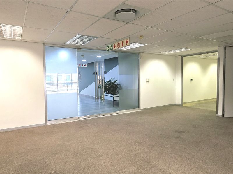 Office space to let in The Woodlands - Photo 3