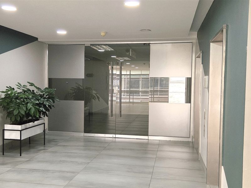 Office space to let in The Woodlands - Photo 2