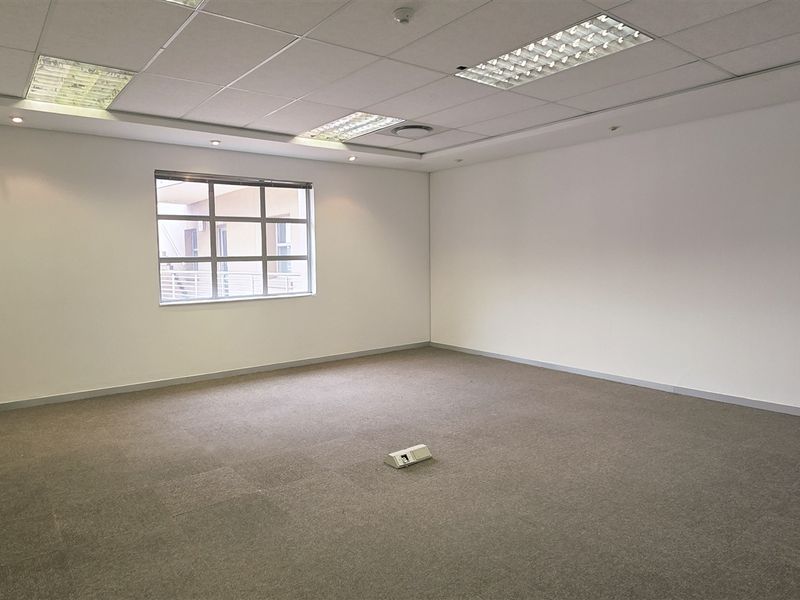 Office space to let in The Woodlands - Photo 5