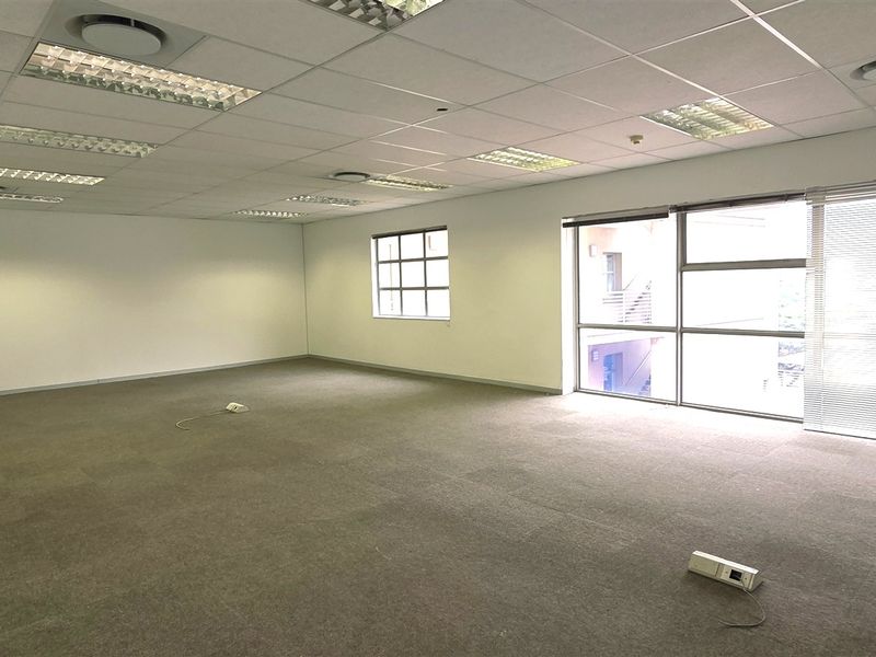 Office space to let in The Woodlands - Photo 4