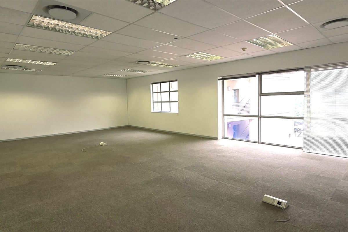 Office space to let in The Woodlands - Photo 4