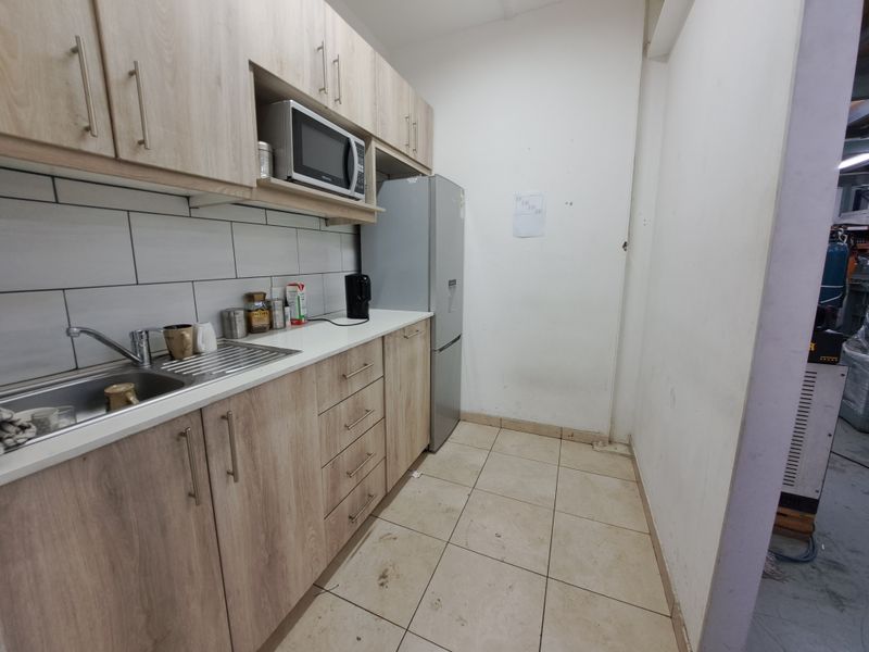 Warehouse to rent in Randjespark - Photo 3
