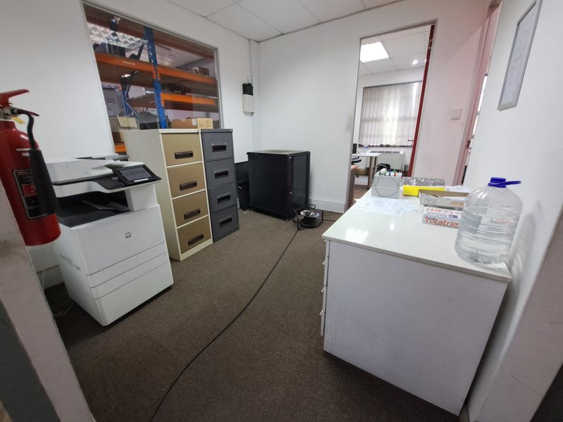 Warehouse to rent in Randjespark - Photo 9