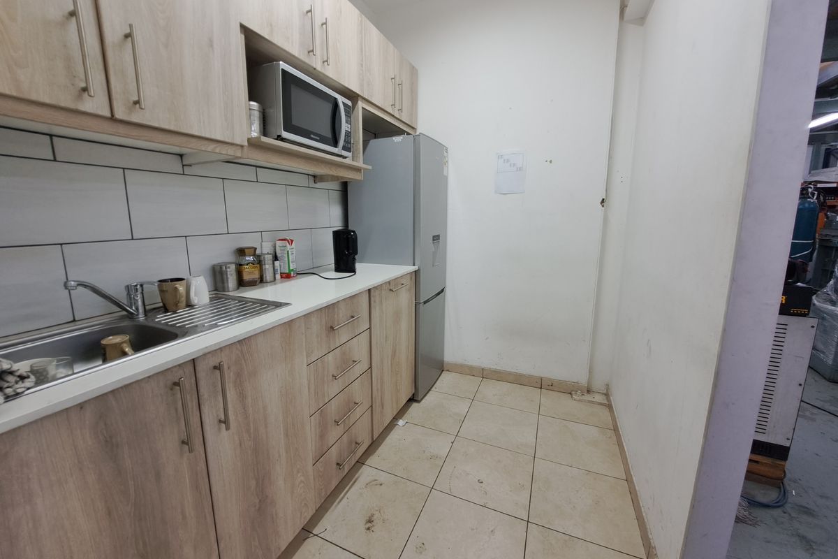 Warehouse to rent in Randjespark - Photo 3